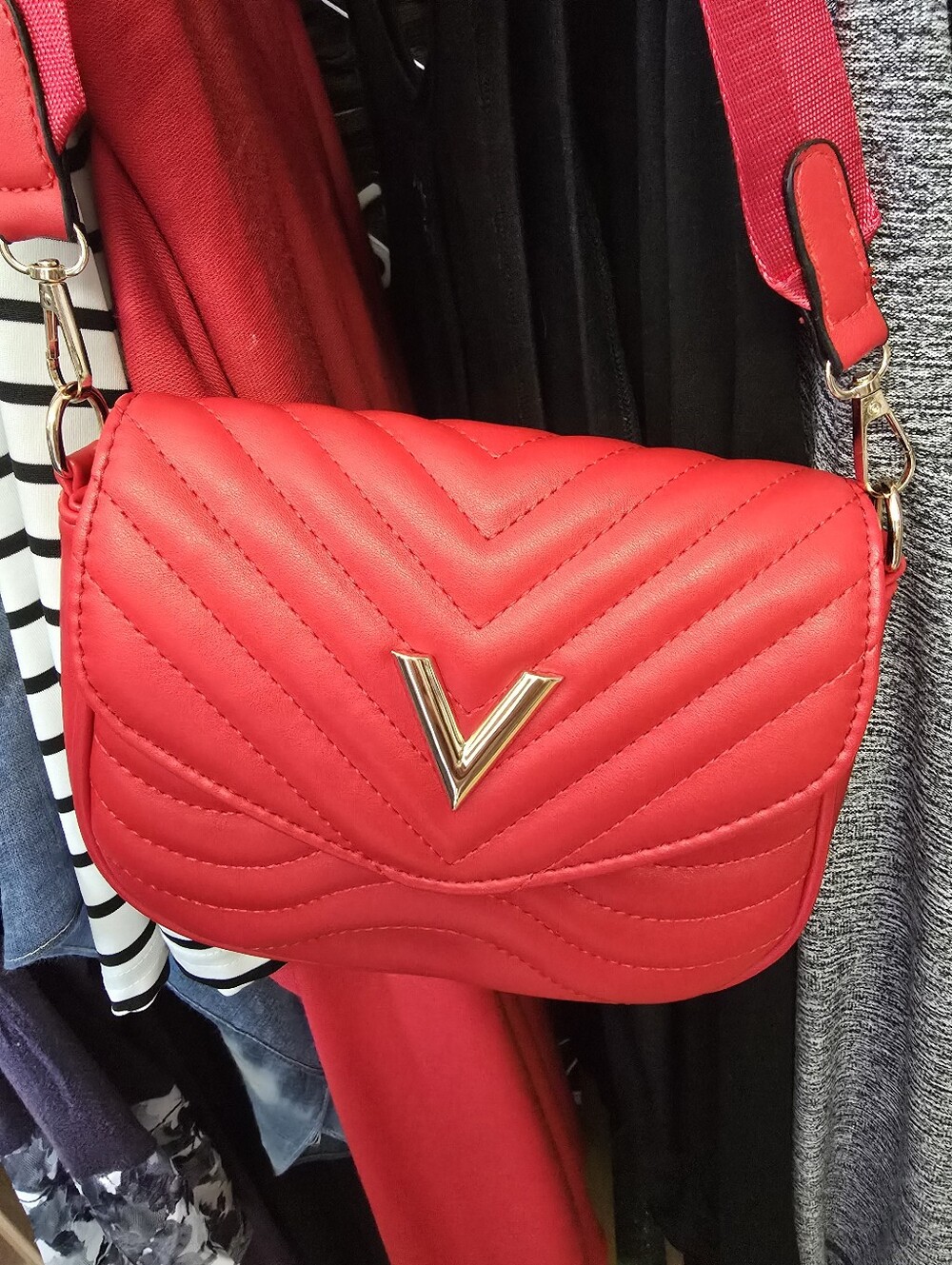 #0631 🧜♀️ NEW Small Red/Gold Crossbody Quilted Bag 8.25x7x2 Outer Zip Pckt